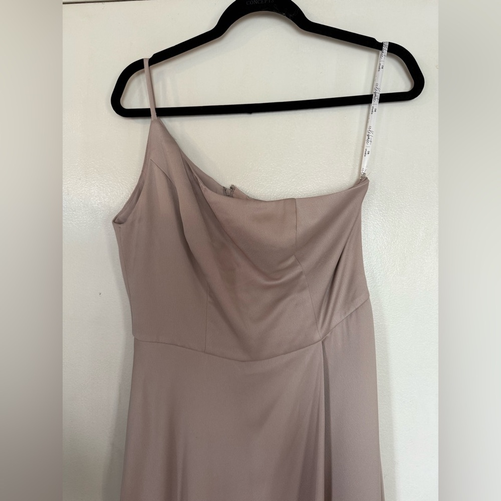 Crepe-Back Satin One-Shoulder Dress - Biscotti - 6 - Picture 6 of 13